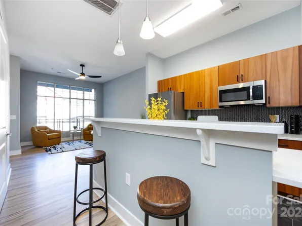 1101 W 1st St APT 120, Charlotte, NC 28202