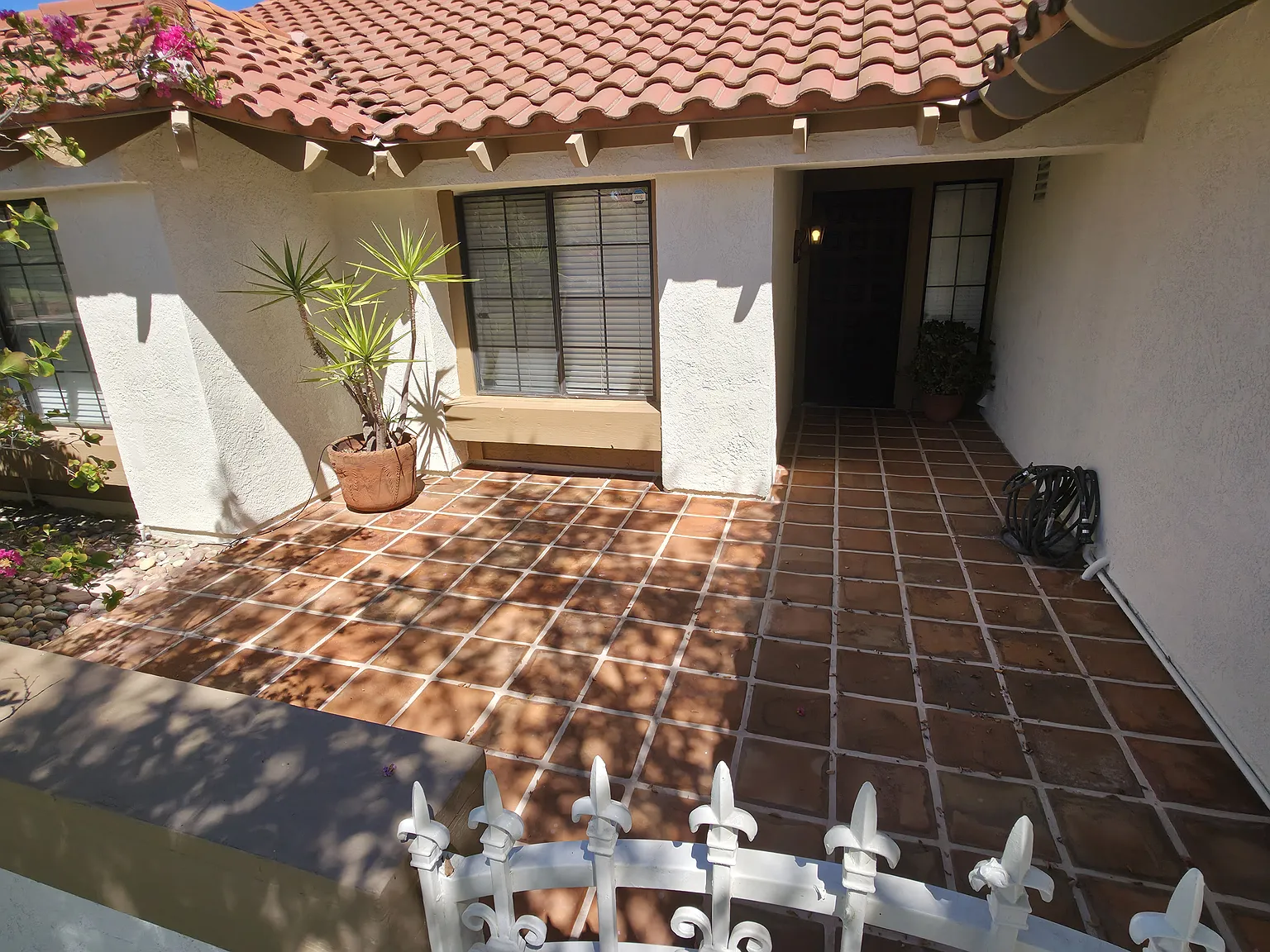 3 bed, 2101 sqft, $5,850 — Photo 2