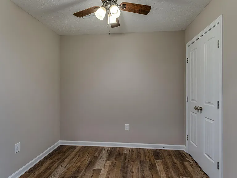 313 N Diagonal St — Photo 7