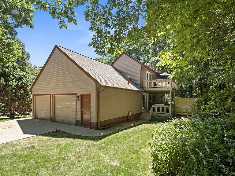 Turnberry Dr — Photo 25
