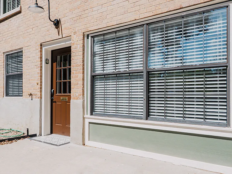 2213 Main St #5 — Photo 2