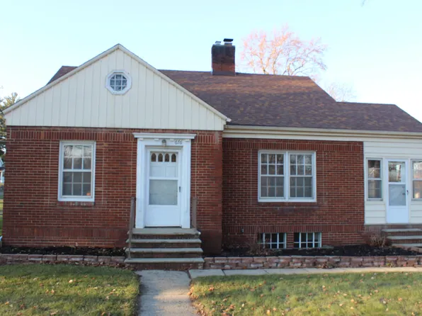 676 W Michigan Ave, Saline, MI 48176
