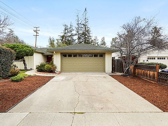 3rd image of 1585 Ferndale Dr