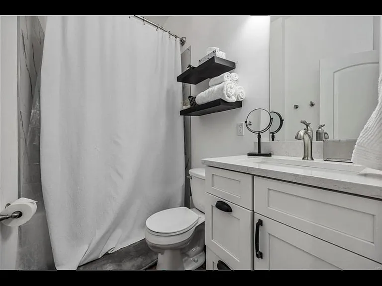 4335 Swan Ave — Photo 7