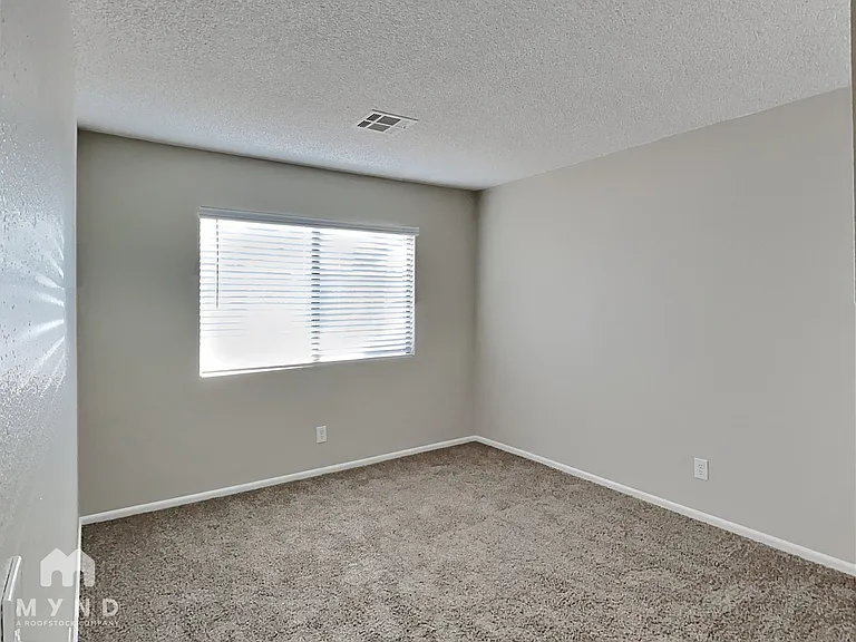 261 Queen Marie Ct — Photo 12