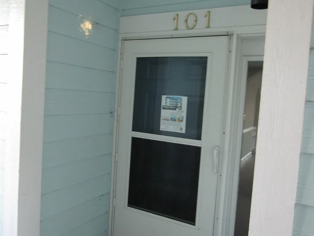2 bed, 1300 sqft, $1,750 — Photo 2