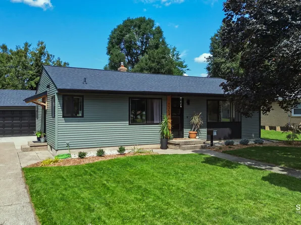 1517 32nd St SW, Wyoming, MI 49509