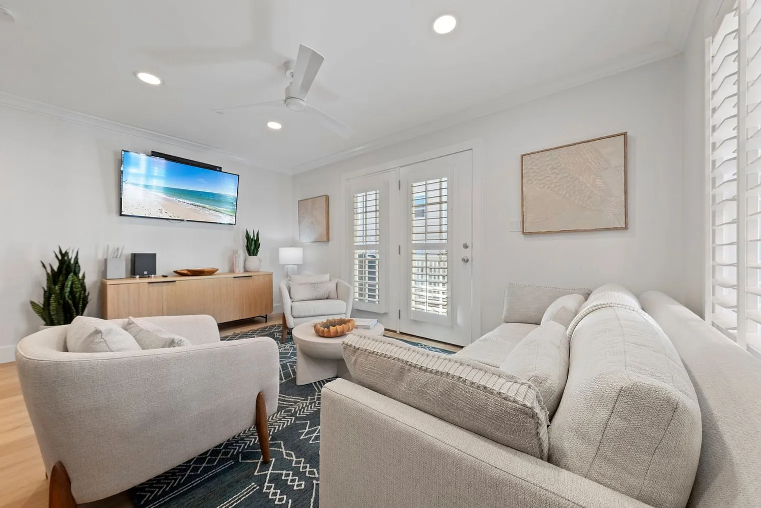 2 bed, 3.0 bath, 12916 sqft, $3,126 — Photo 3