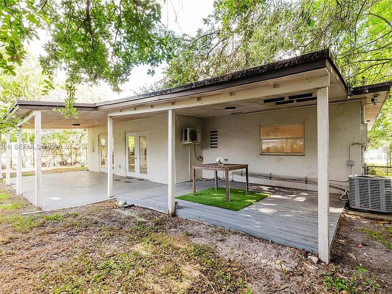 6130 Flagler St — Photo 16