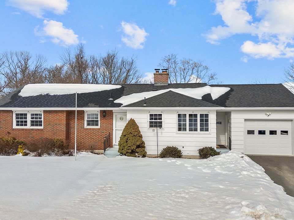 1st image of 11 Cottage Grove Ln