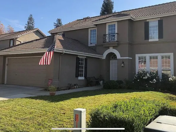 1703 E Desert Island Dr, Fresno, CA 93730