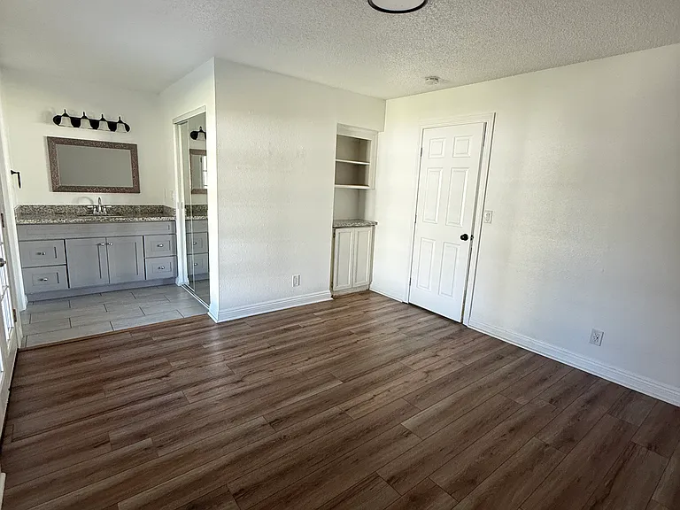 1524 N Thomas Ct — Photo 7