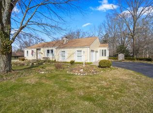 1350 Sherwood Dr, Valparaiso, IN 46385