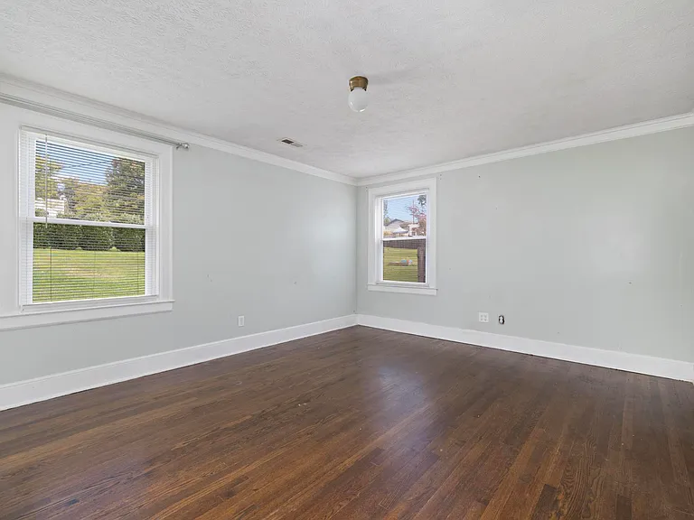 314 Crossway Rd — Photo 7
