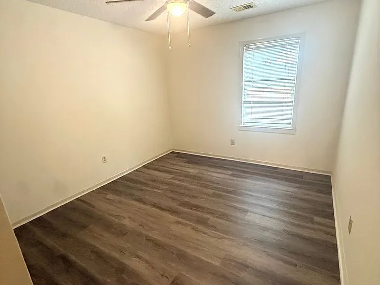 403 Wormwood Ln #B — Photo 11