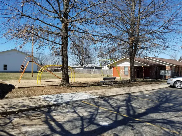 St James Apartments, 1115 W Springfield St, Saint James, MO 65559