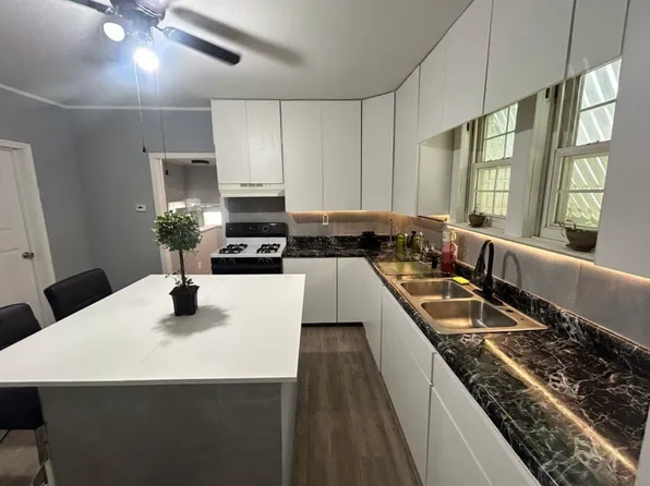 437 N 8th Ave, Canton, IL 61520