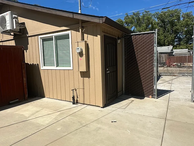 422 E Morris Ave #1 — Photo 14