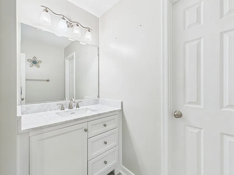 12017 Hunton Crossing Pl — Photo 30