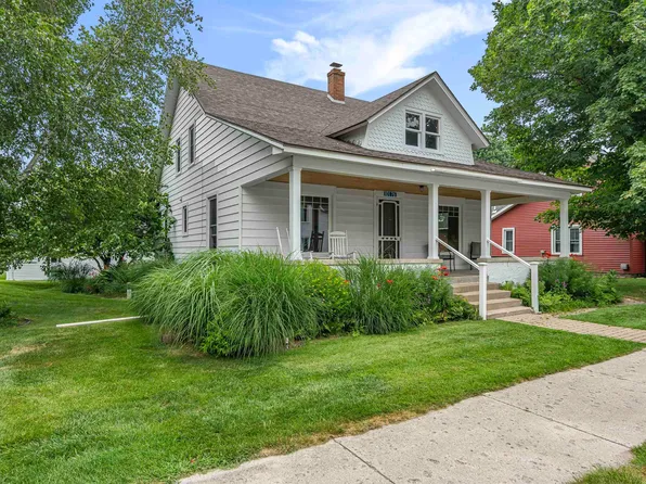 10176 W Niagara St, Empire, MI 49630