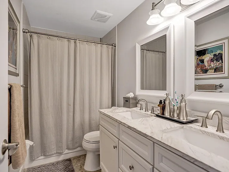 702 Saint Albans Dr — Photo 3