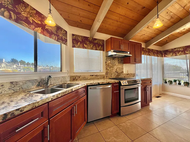 463 Sea Horse Dr — Photo 10