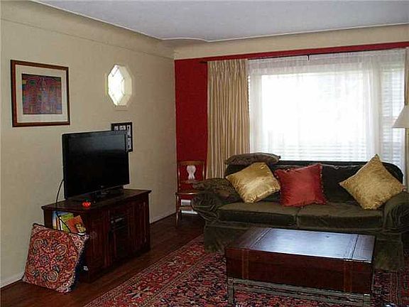 4th image of 2807 Densmore Dr