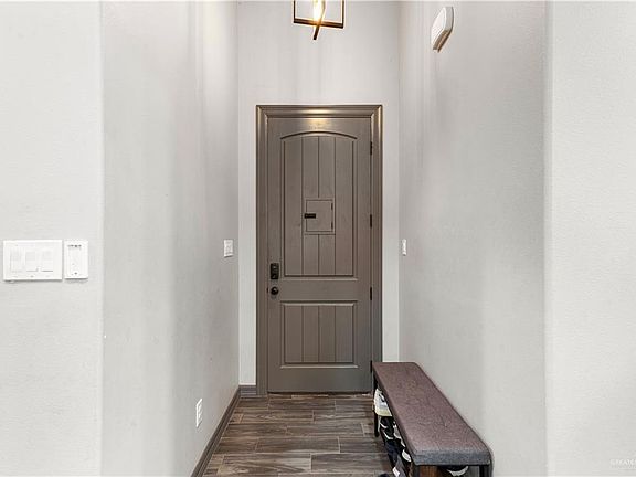 4th image of 808 Juan Seguin St