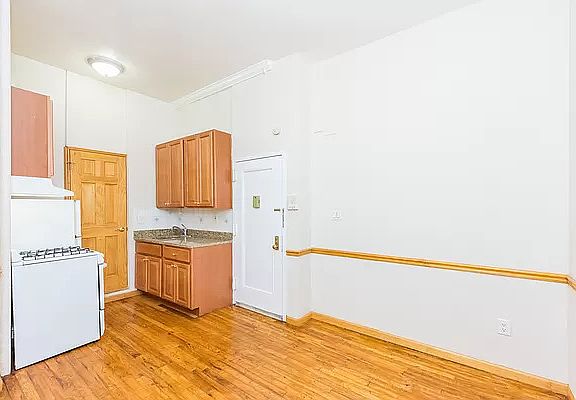 3rd image of 97 E 7th St APT 3
