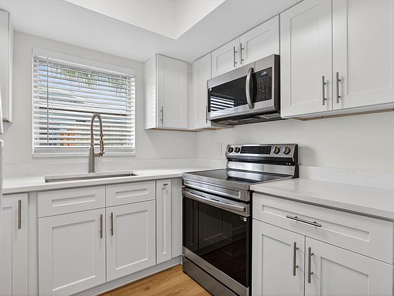 5th image of 371 SE 1st Avenue