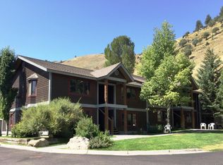 567 N Cache St APT B-2, Jackson, WY 83001