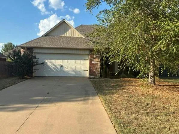 3614 W Donnington Dr, Fayetteville, AR 72704