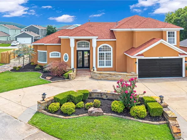 4275 W Bell Flower Dr, Fayetteville, AR 72704
