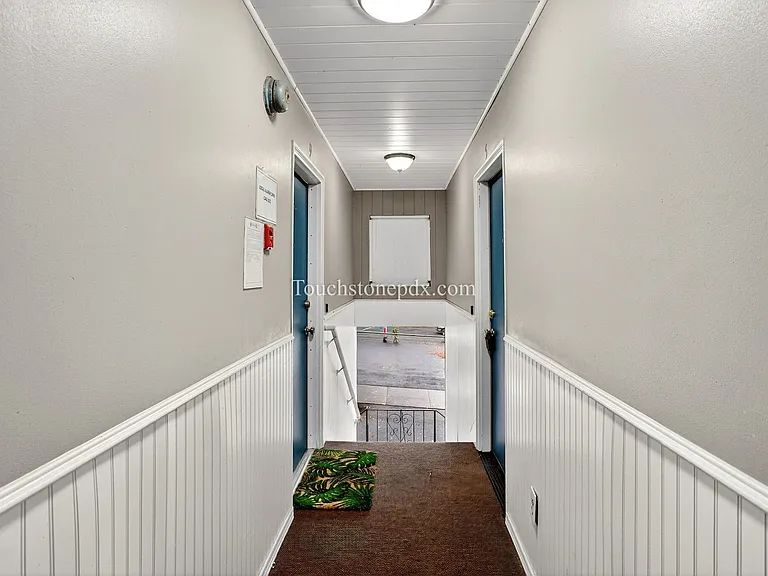 2424 NW Kearney St #5 — Photo 1