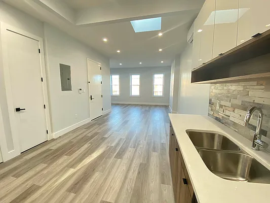 Rented by Lang Realty LLC | media 3