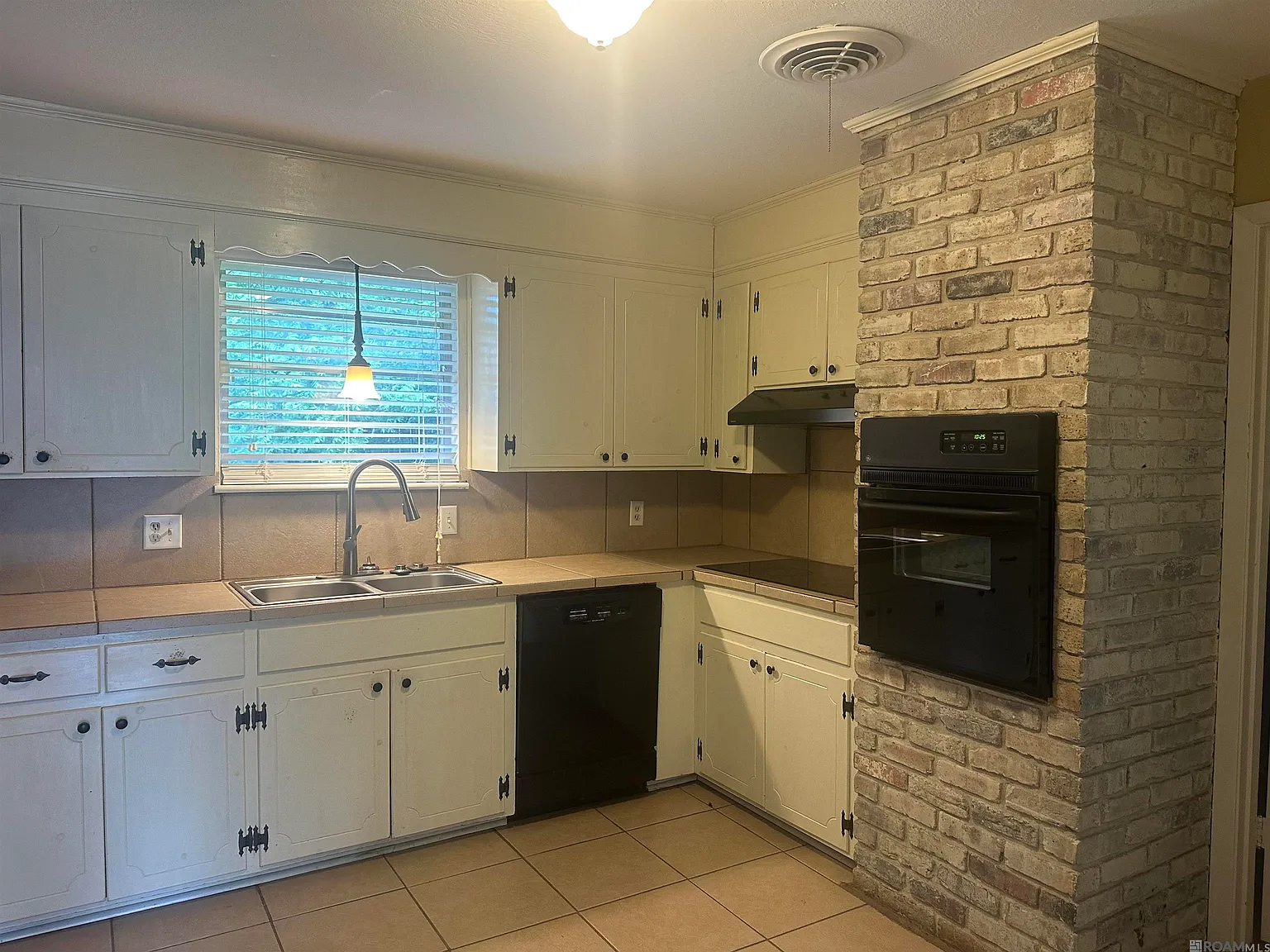 3 bed, 1500 sqft, $1,999 — Photo 3