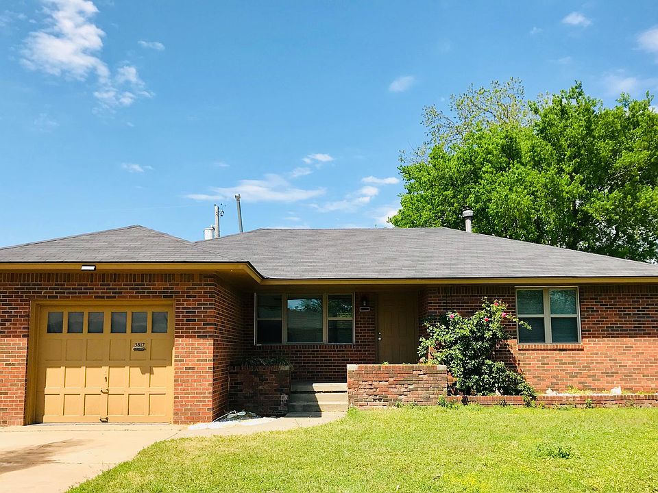 This is a newly refurbished house that is near major shopping and restaurants.