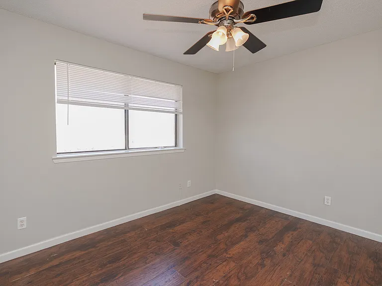 2813 Wimbledon Ct #D — Photo 14