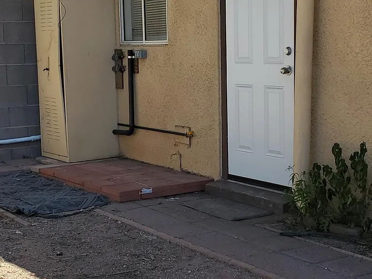 Washer/ Dryer (gas) area hookup