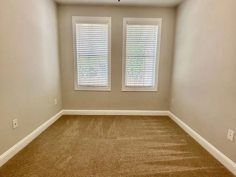 431 Georgetown Cir — Photo 22