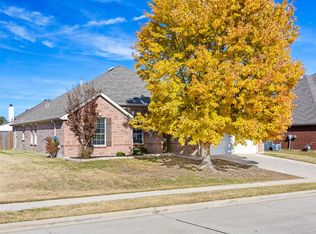 1104 Victory Bells Dr, Fort Worth, TX 76115