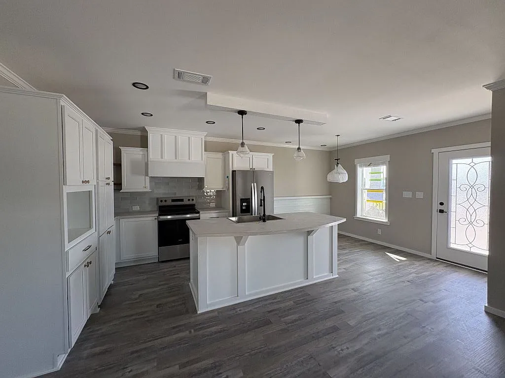 2 bed, 2.0 bath, 1456 sqft, $1,399 — Photo 2