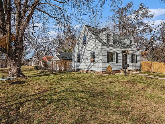 3rd image of 1225 Oakwood Blvd