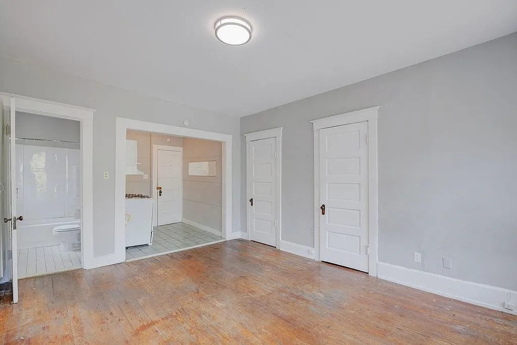 Building Photo - 1329 Harbert Ave #9