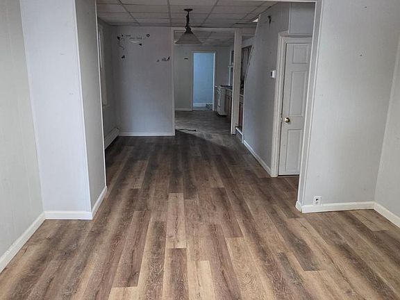 5th image of 916 Elizabeth St