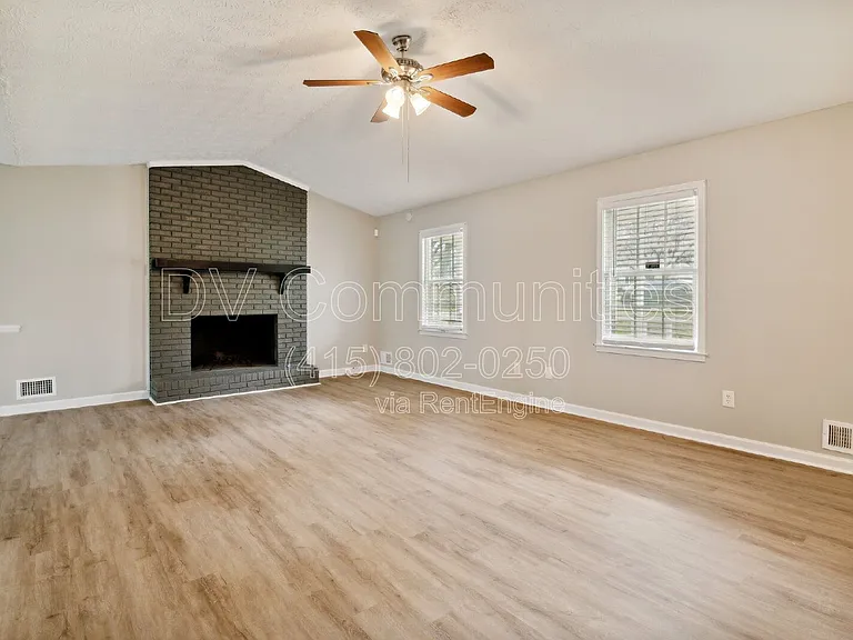 1605 Sugar Plum Dr SW — Photo 5