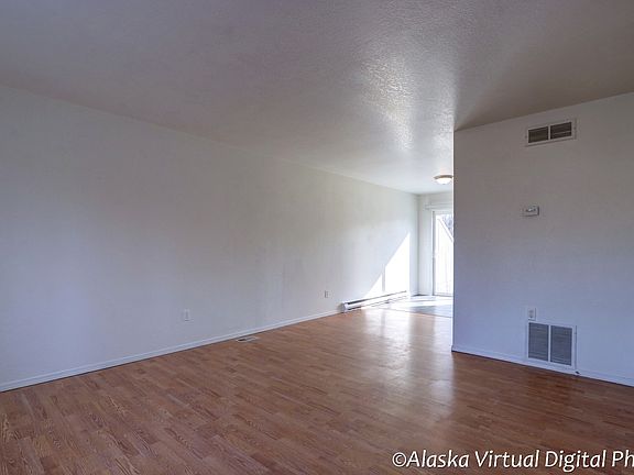 Entry way, looking into LR