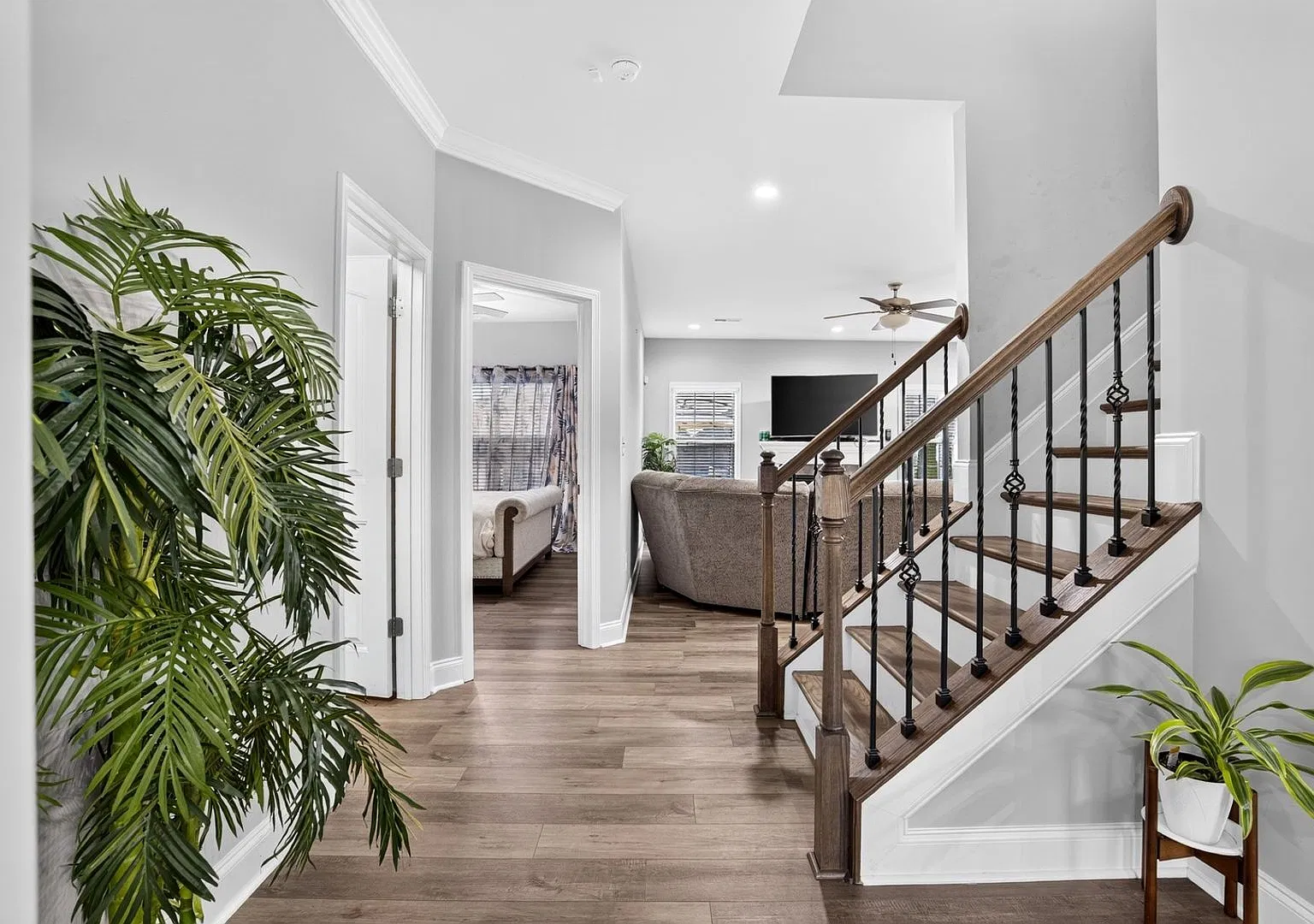 Stunning 5BR House in Whitsett — Photo 2