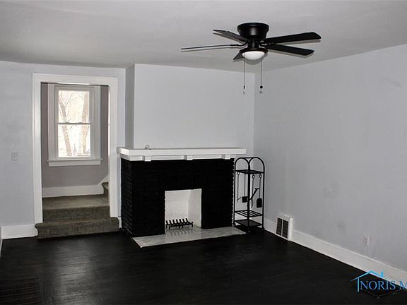 5th image of 4017 Kingsbury Ave