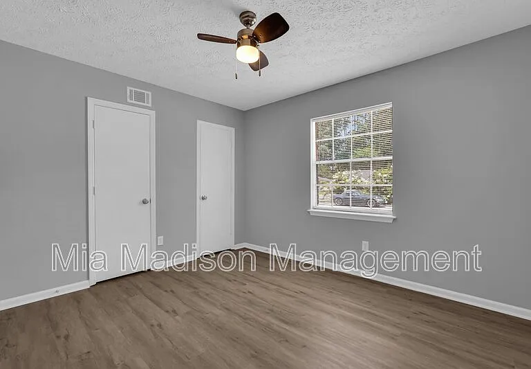 111 E Mell St #7 — Photo 12